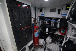 Whiticar 77 - Kings Blue - engine room