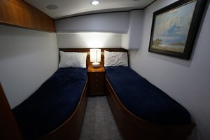 Whiticar 77 - Kings Blue - guest stateroom