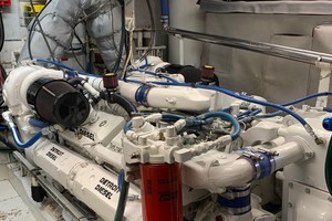 Broward 102 - Andiamo - Engine Room