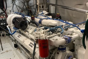 Broward 102 - Andiamo - Engine Room