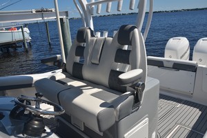 Tidewater 320 CC - helmseats
