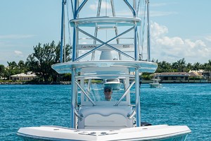 Venture 39-Black and Blue-Profile
