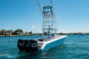 Venture 39-Black and Blue-Profile