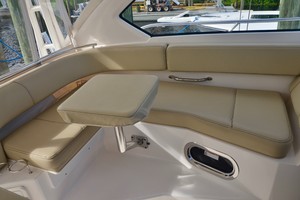 Pursuit 32 - Grillin Time - settee
