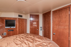 Meridian 39 - Out'n About - Master Stateroom