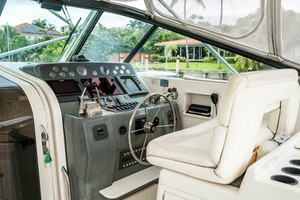 Tiara Yachts 43 - Amadeus - Flybridge Helm