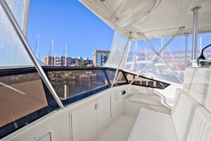 Viking 41 - Yota Life - Helm Seating