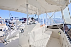 Viking 41 - Yota Life - Helm Seating